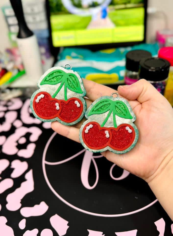 CHERRIES WITH PEARLS VENT CLIPS IN GAIN